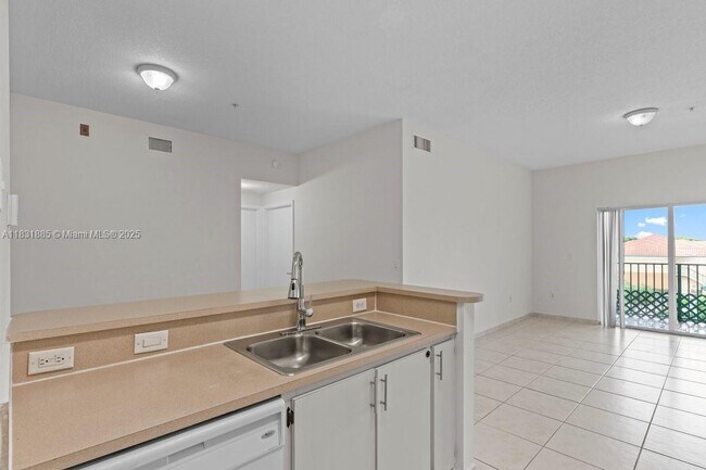 Building Photo - 7330 NW 114th Ave