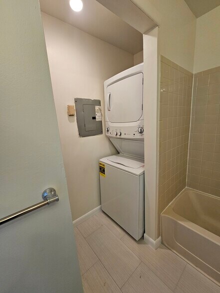 Building Photo - 1108 Ravens Crest Dr