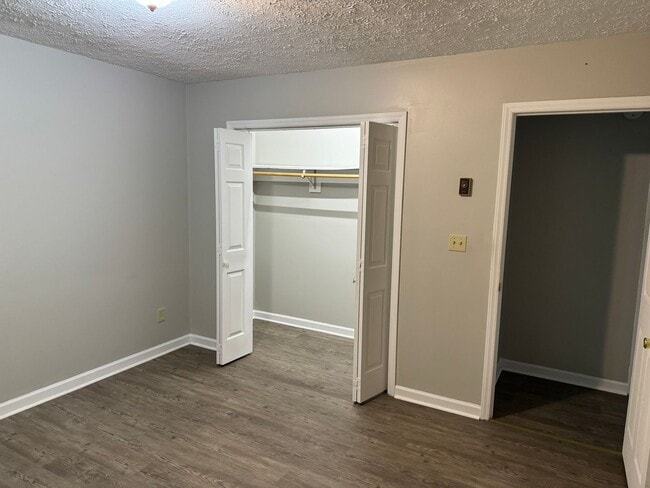 Building Photo - Riverview Apartments