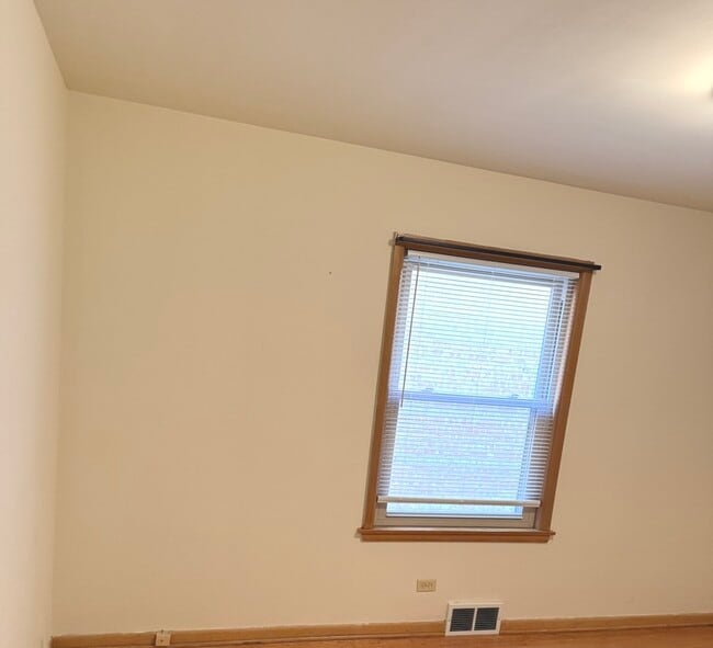 Building Photo - 7121 W Foster Pl