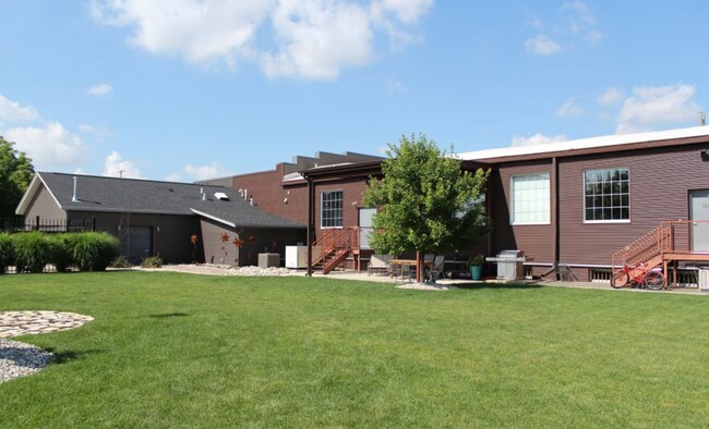 Building Photo - 524 E North St