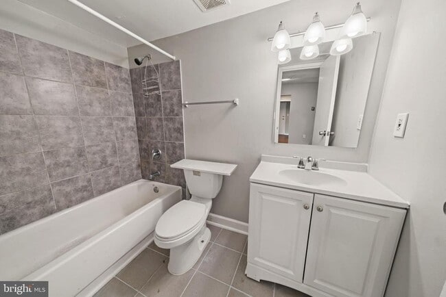 Building Photo - 6934 Hanover Pkwy