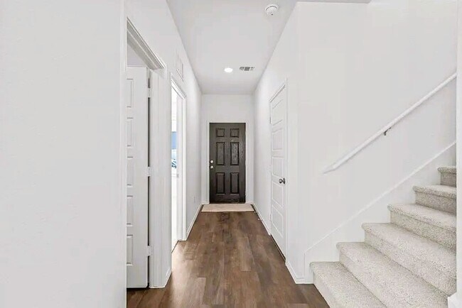 Building Photo - 612 Rustic Grv