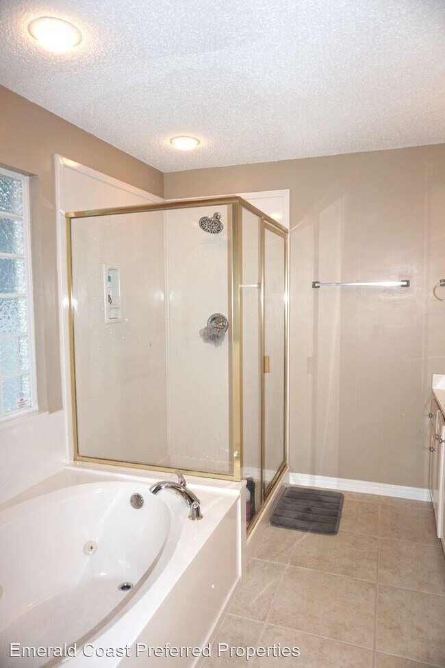 Building Photo - 3 br, 2 bath House - 2039 Fountainview Dr.