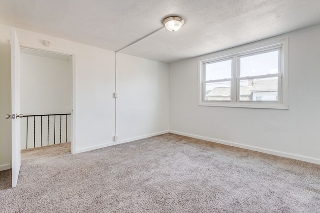 Building Photo - AVAILABLE August 2026 - Beautiful 2+ Bedroom Home w/ Updates Throughout!