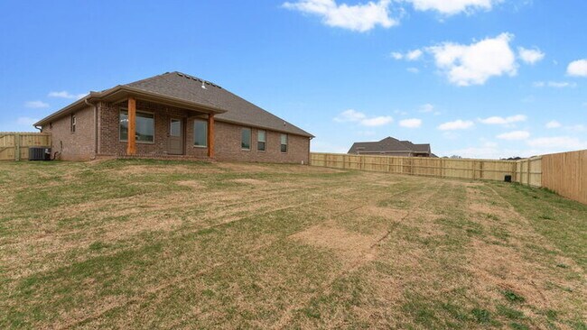 Building Photo - "Enchanting Farmington Getaway: 3-Bedroom ...