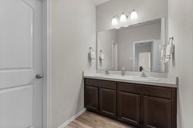 Building Photo - 18101 Woodpecker Trl