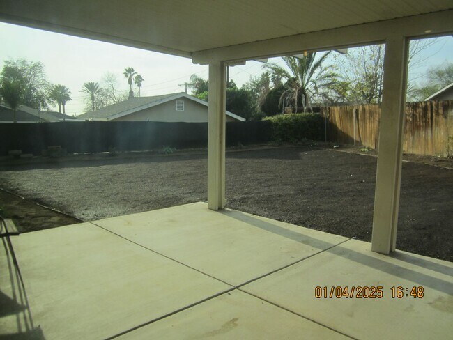 Building Photo - Immaculate 3 bedroom Home University Highlands Riverside
