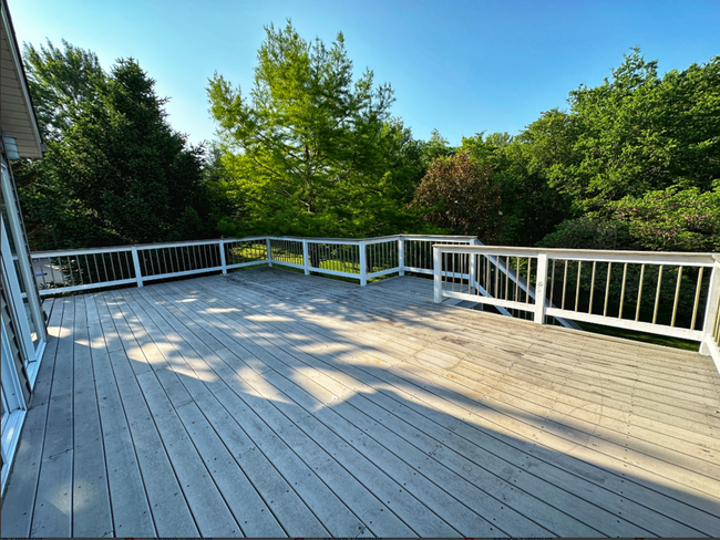 Building Photo - Elegant 4-Bedroom Home in Beautiful Lake S...