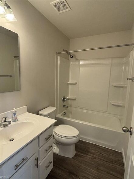 Building Photo - 2027 Petersen Way