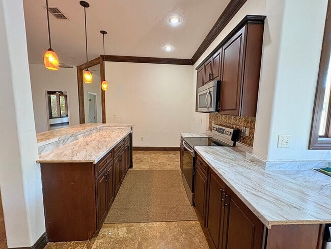 Building Photo - Mediterranean-Style Waterfront Home on Lake Tarpon- 3bed|2bath