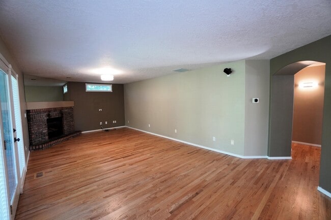 Building Photo - 2747 E Migratory Dr