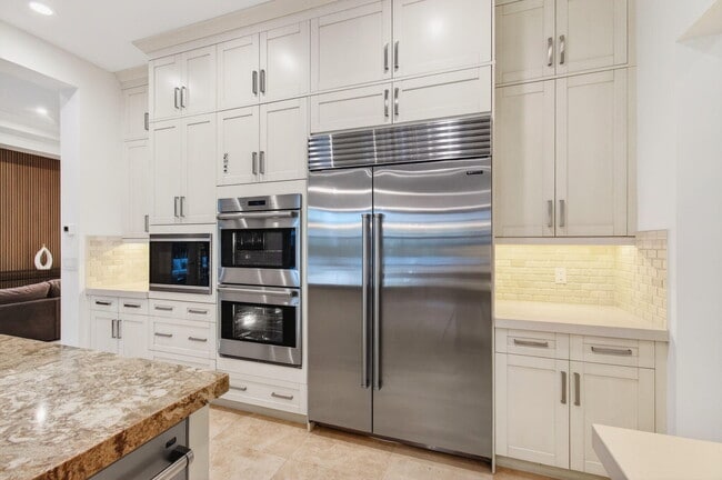 Building Photo - 17662 Cadena Dr