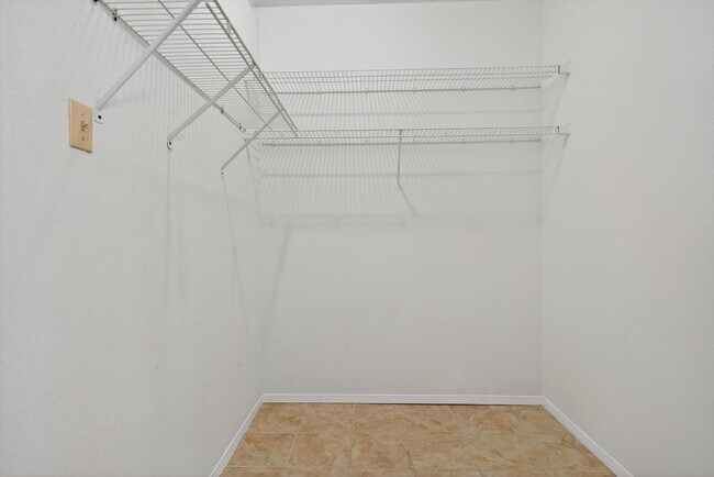 Building Photo - 2413 Agua Fria Dr NE