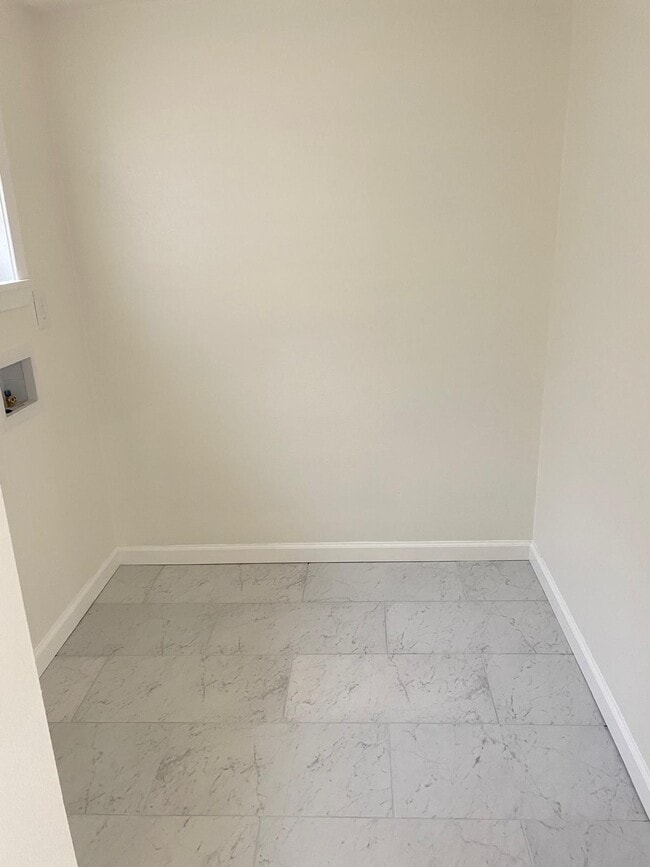 Building Photo - 2514 Garden Dr