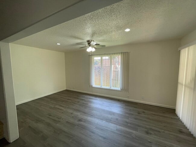 Building Photo - 7916 Albany Ave