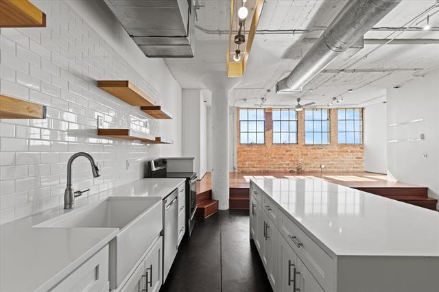 Building Photo - 1122 Jackson St