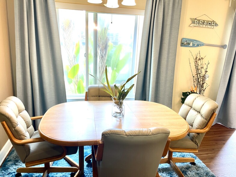Building Photo - 8537 Villa La Jolla Dr