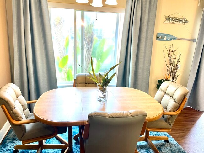 Building Photo - 8537 Villa La Jolla Dr