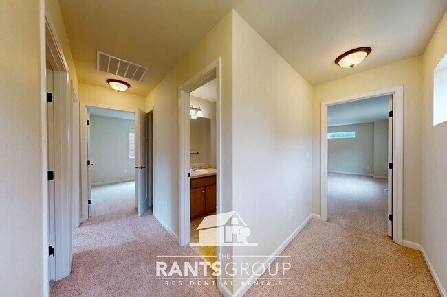 Building Photo - Spacious 3-Bedroom Home in Lacey's North T...