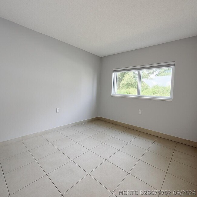Building Photo - 1127 Lake Terry Dr