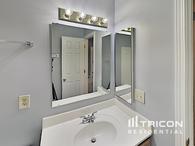 Building Photo - 210 Glen Rose Cir
