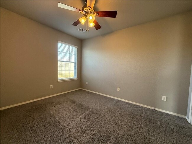 Building Photo - 950 Honeysuckle Dr