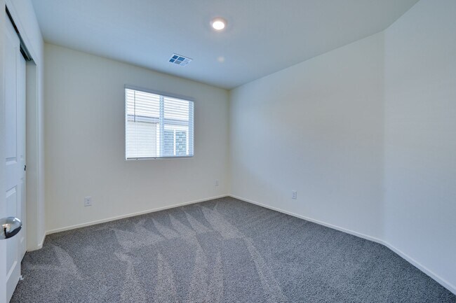 Building Photo - NW 3 Bedroom Townhouse!! Gated Community Pool!! 2 Car Garage!!! No Carpet downstairs.