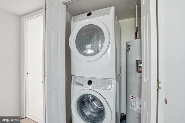 Building Photo - 7651 Tremayne Pl