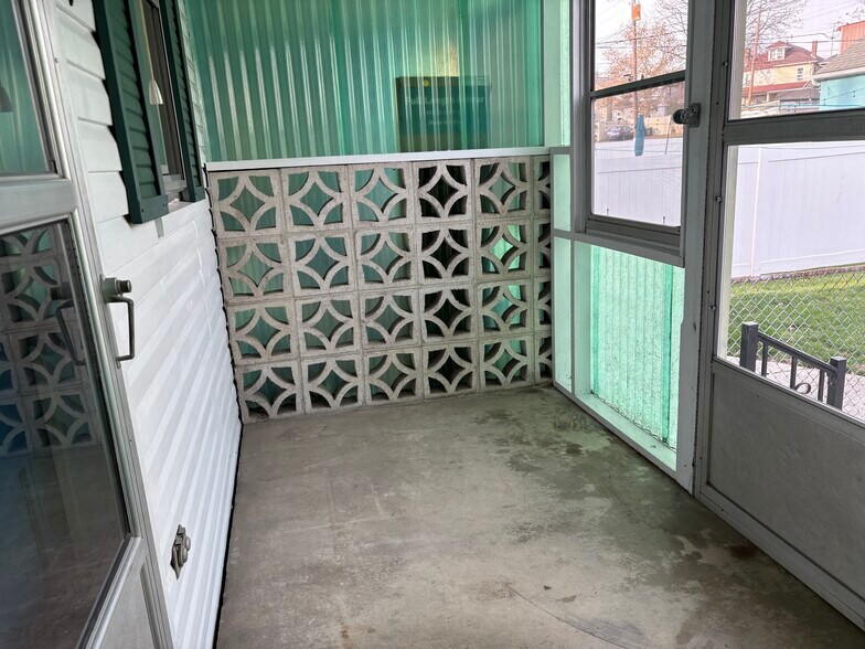 sunroom - 343 High St