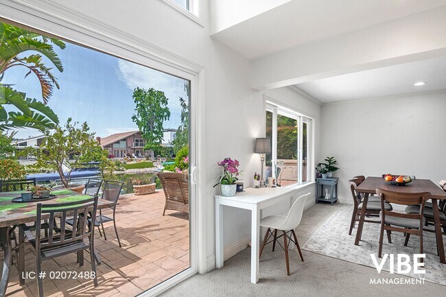 Building Photo - Gorgeous GUARD GATED Westlake Island 3+3 h...