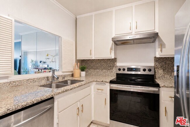 Building Photo - 10751 Wilshire Blvd