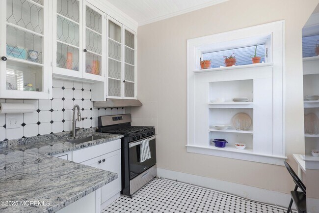 Building Photo - 30 W Front St