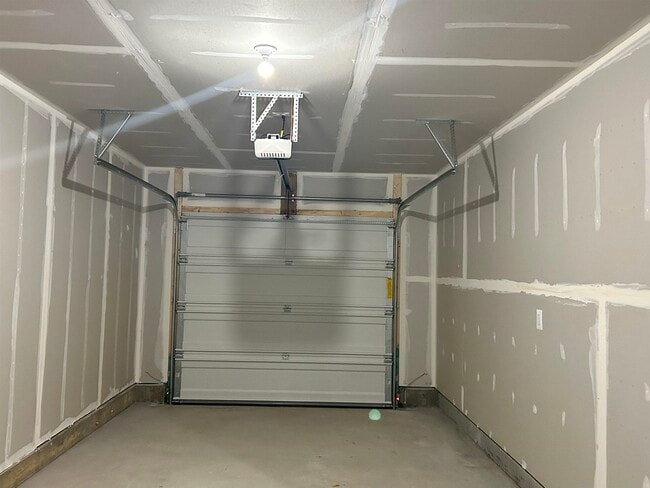 Building Photo - 424 Willowshire Ct