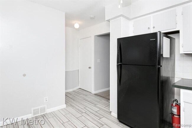 Building Photo - 29166 Tessmer Ct