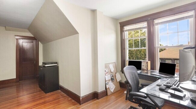 Building Photo - 92 Litchfield St