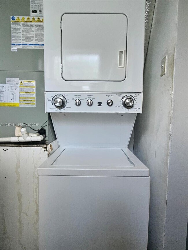 Building Photo - 701 N 70th Ave