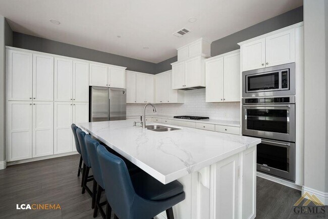 Building Photo - Luxury Living in Windermere Seven Oaks: Modern 5 Bed, 3 Bath Home with Pool, Solar, and Gated Nei...