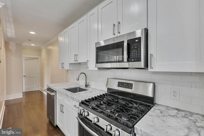 Building Photo - 1100 Holbrook Terrace NE