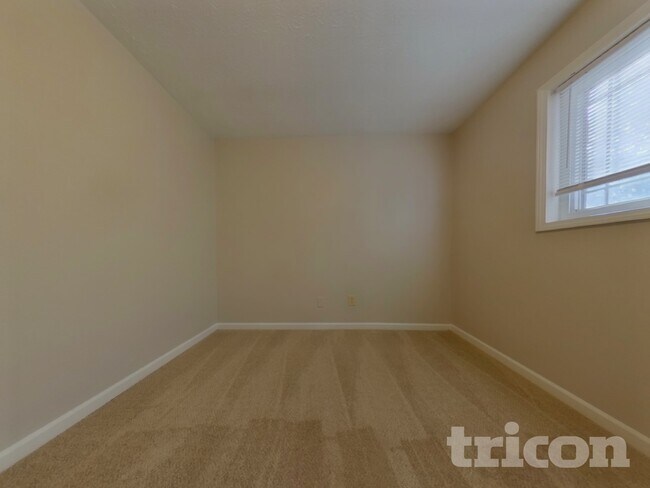 Building Photo - 6640 Valley Hill Dr