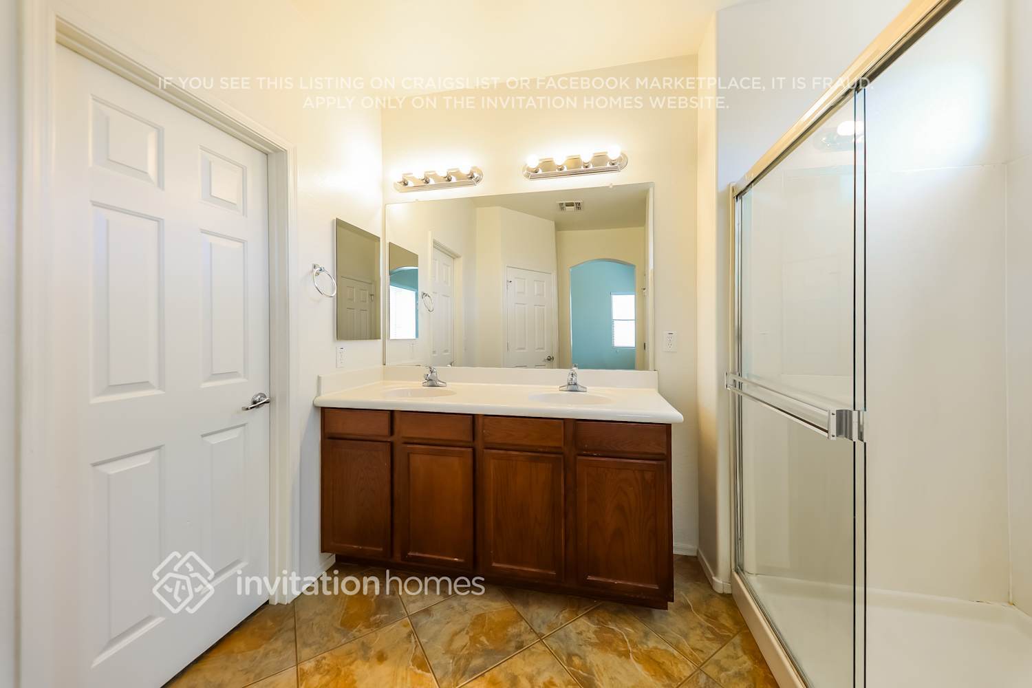 Building Photo - 10235 W Hilton Ave