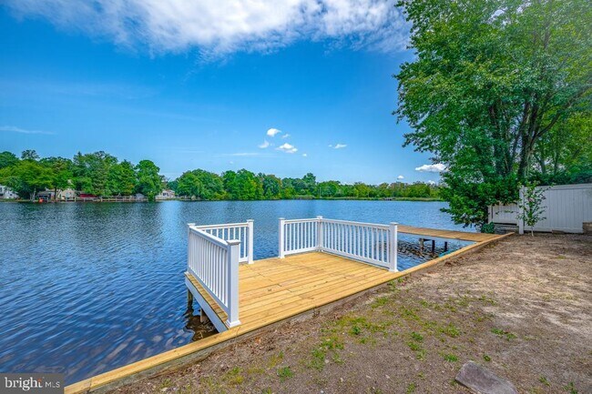 Building Photo - 3614 Lakeside Dr