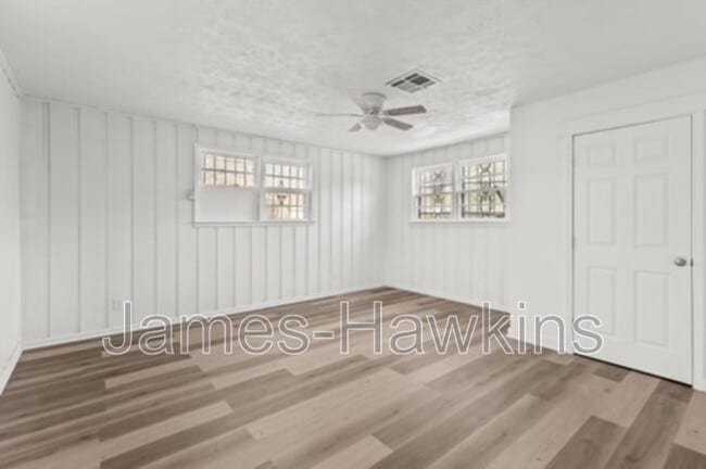 Building Photo - 4037 Oak St