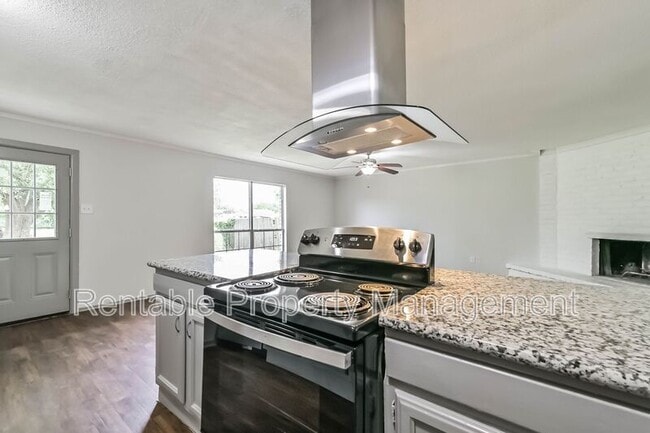 Building Photo - 14634 Dartwood Dr