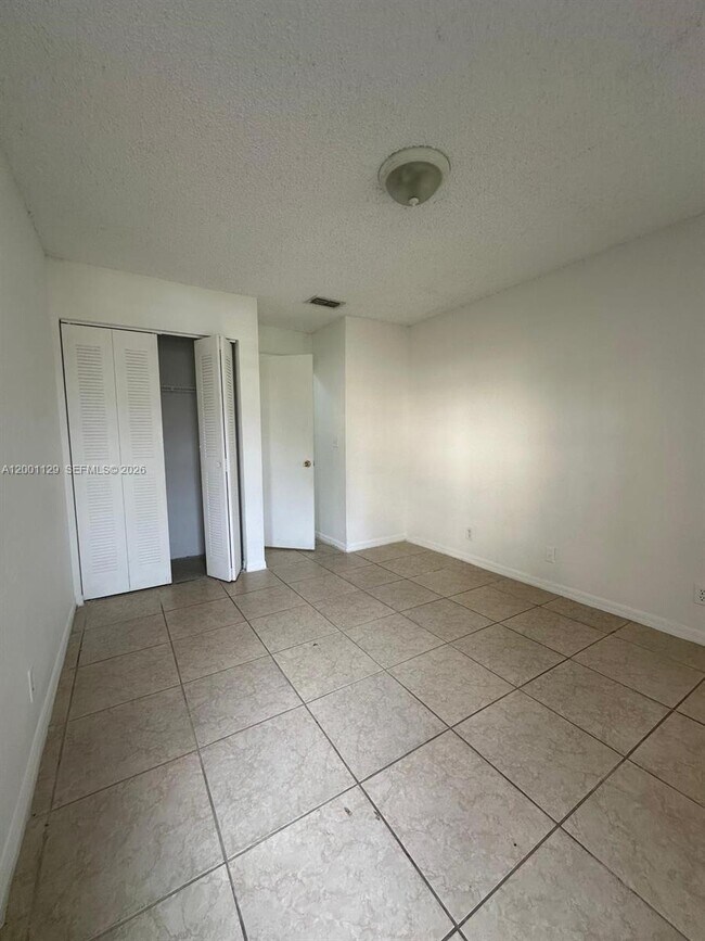 Building Photo - 3380 Pinewalk Dr N