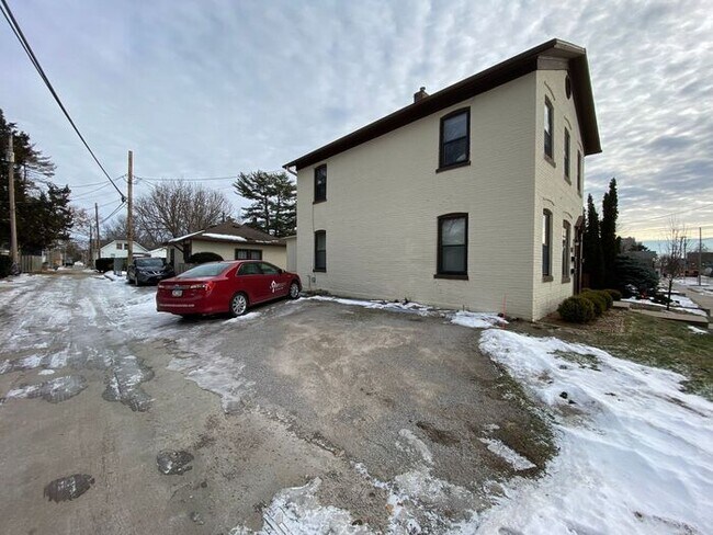 Building Photo - $1,400 | 2 Bedroom, 1 Bathroom Duplex | No Pets | Available for an August 12th, 2026 Move In!