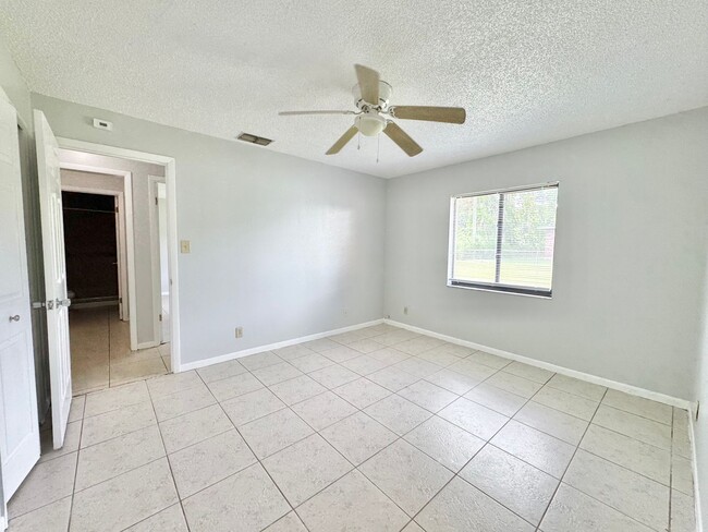 Building Photo - 770-780 E North St