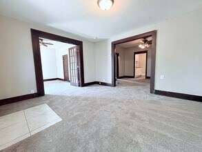 Building Photo - Stretch out in this large 3 bed 2 bath!