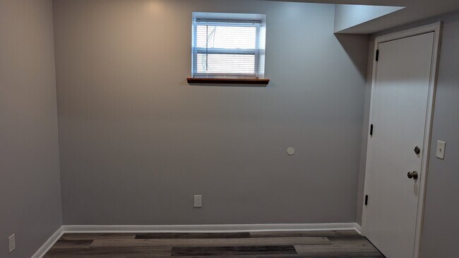 Building Photo - 429 E 45th Pl
