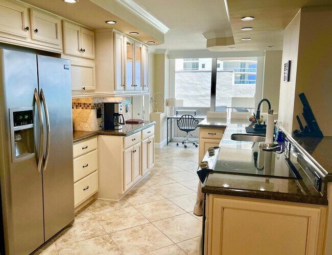 Building Photo - 4200 N Ocean Dr